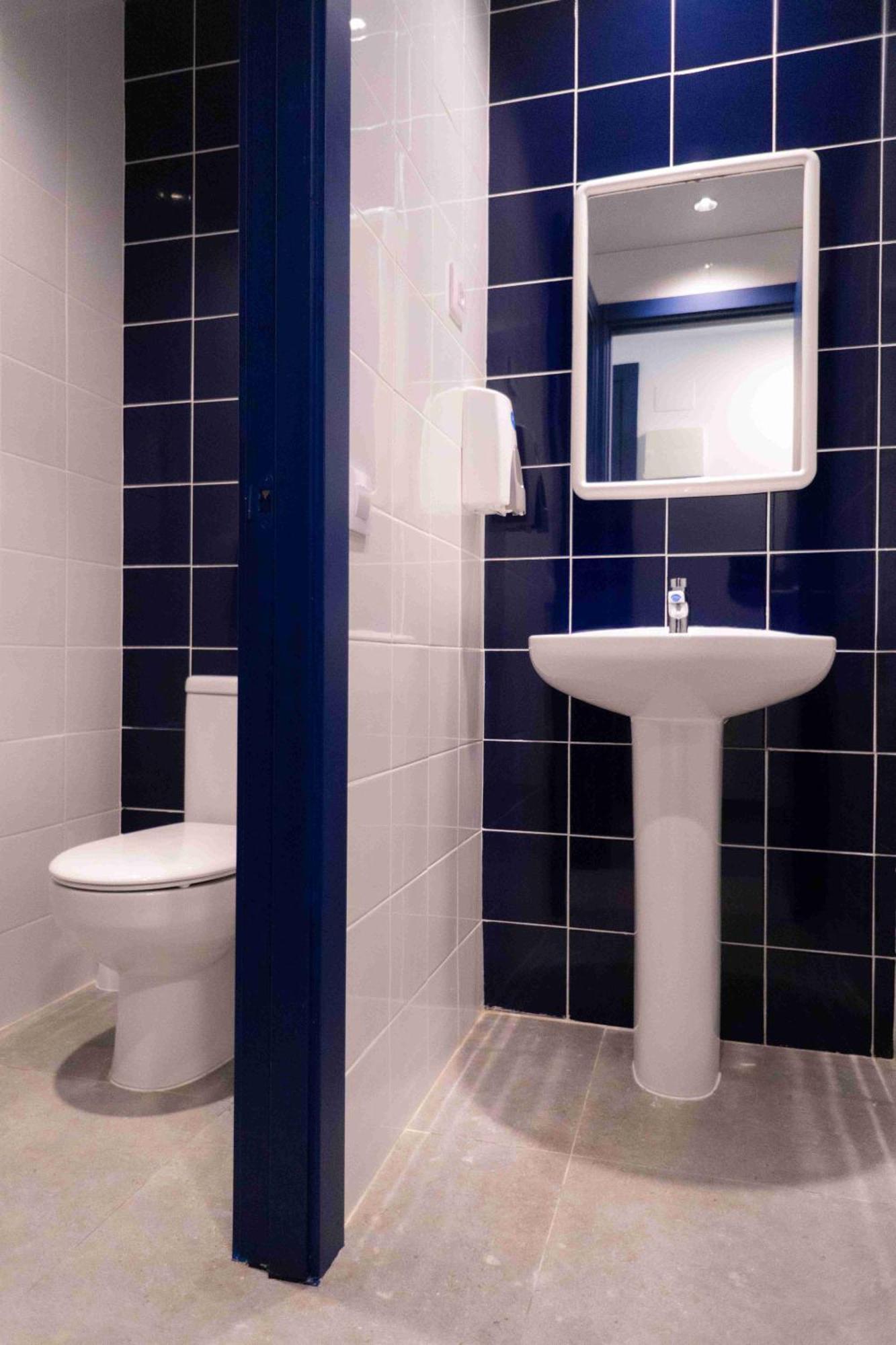 Bed a 8-Mixed Dorm Ensuite