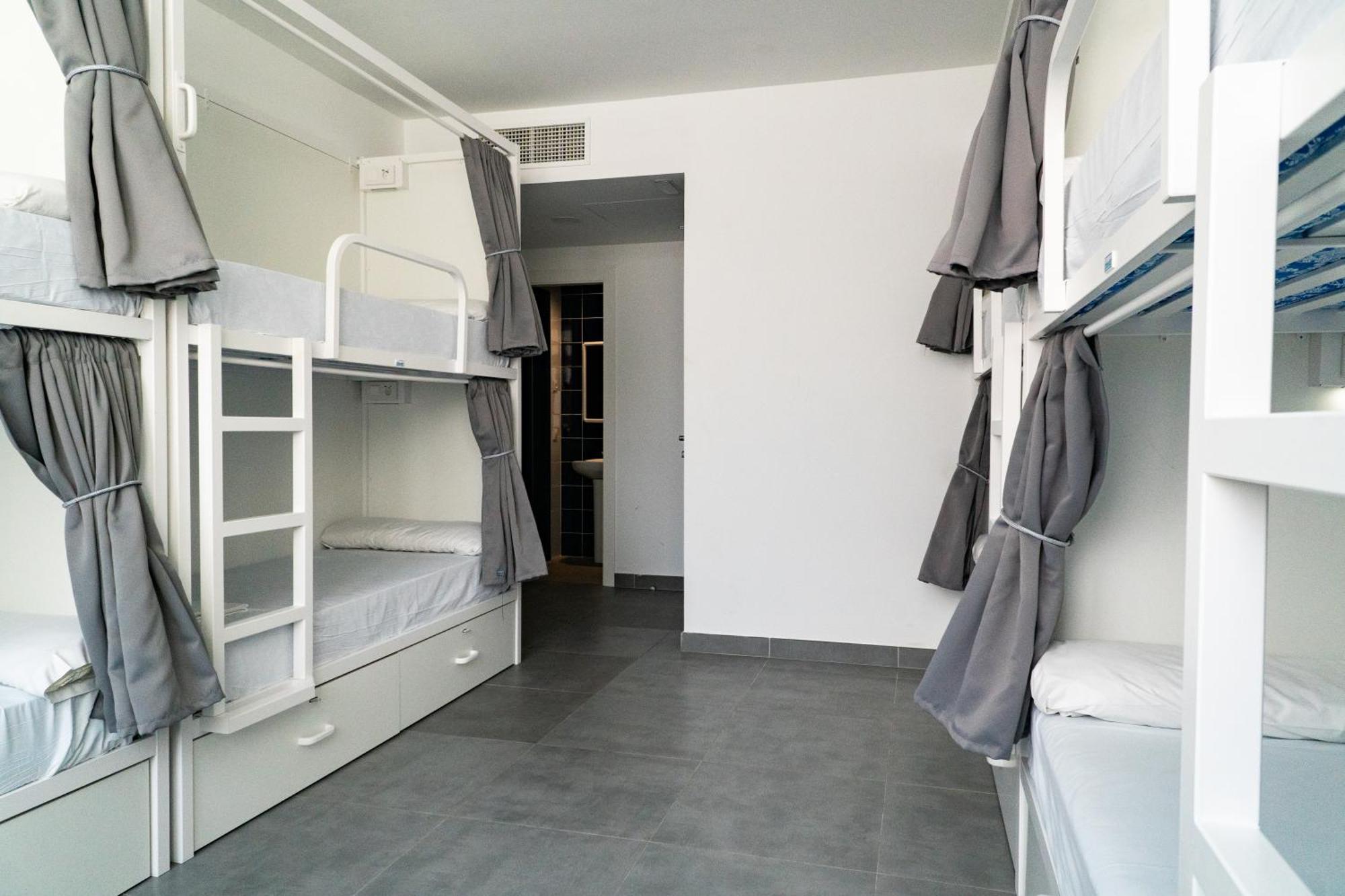 Bed a 8-Mixed Dorm Ensuite